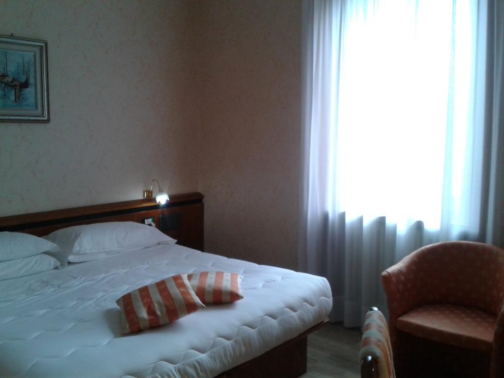 Hotel Villa Delle Ortensie Sant'Omobono Terme Bilik gambar